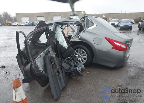 2017 Nissan Altima 2.5 S z USA, uszkodzony, nr VIN 1N4AL3AP7HC276619